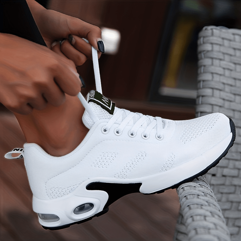 Szellőző, párnázott, csúszásmentes sneaker