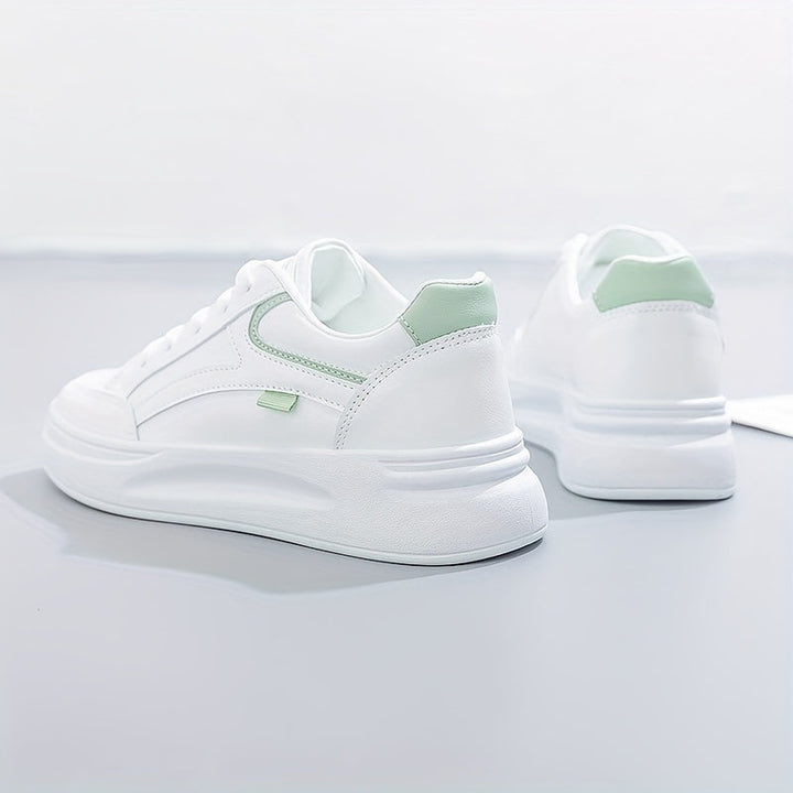 Sikkes fehér sneaker könnyű kényelemmel