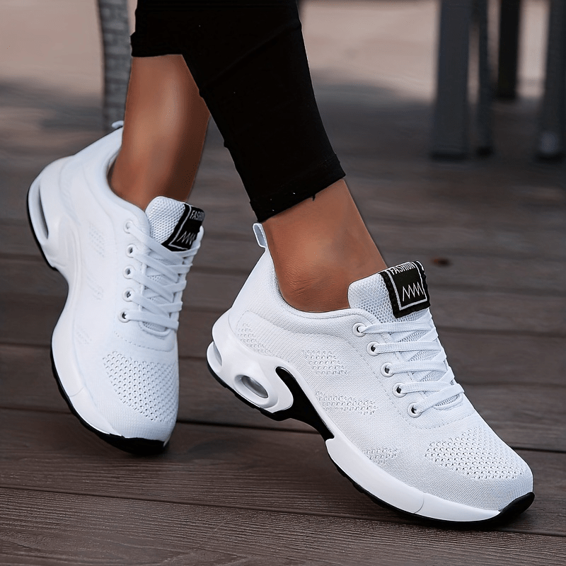 Szellőző, párnázott, csúszásmentes sneaker