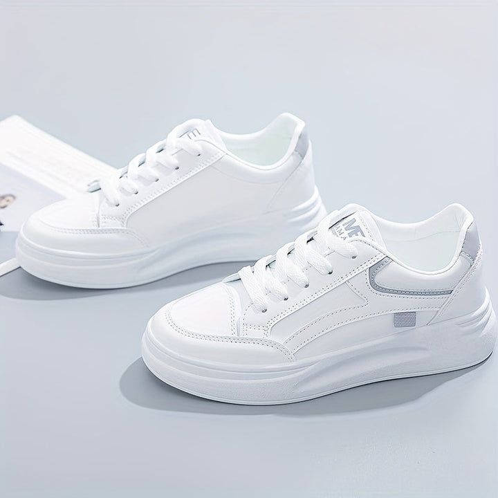 Sikkes fehér sneaker könnyű kényelemmel